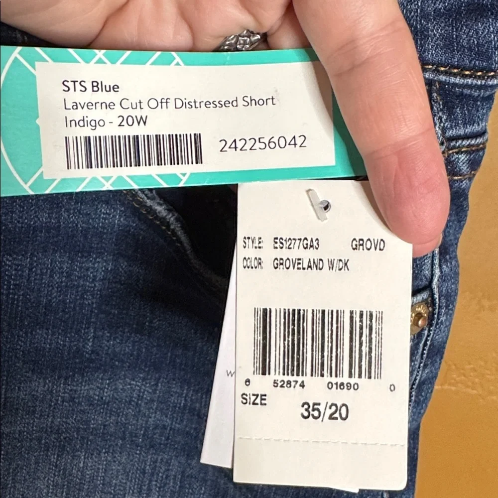 NWT STS Blue Aubrey Mid Rise Denim Shorts 20W Plus Size Raw Hem Distressed